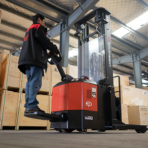 Xe Nâng Điện ReachTruck CQE15R 7 Xe Nâng Điện ReachTruck CQE15R