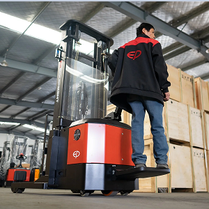 Xe Nâng Điện ReachTruck CQE15R 9 Xe Nâng Điện ReachTruck CQE15R