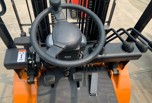 Xe Nâng Dầu Diesel iMOW CPCD30T3 10 Tay Điều Khiển Và TapLô