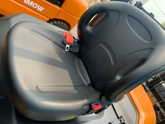 Xe Nâng Dầu Diesel iMOW CPCD30T3 9 Ghế Ngồi Êm Ái