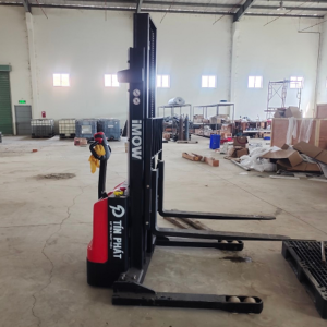 Xe Nâng Điện Đứng Lái ES15-33DM 9 Xe Nâng Điện Đứng Lái ES15-33DM