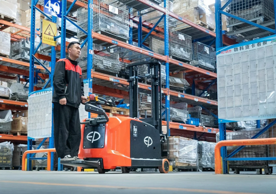 Đổi Xe Nâng Cũ Lấy Xe Nâng Điện Mới 12 Tiến Bộ Công Nghệ Mới