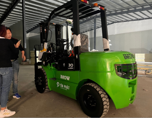 Xe Nâng Điện Kho Lạnh 9 Đuôi Xe Thiết Kế Giọt Nước