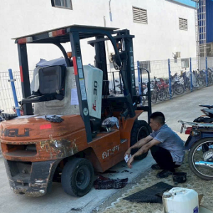 Sửa Xe Nâng Điện Mới, Liên Hệ 0964408566 9 Đến Tận Công Ty Làm Cho Khách Hàng