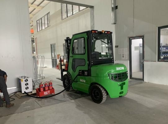 Xe Nâng Điện Kho Lạnh 8 Cabin Kín Của Xe iMOW