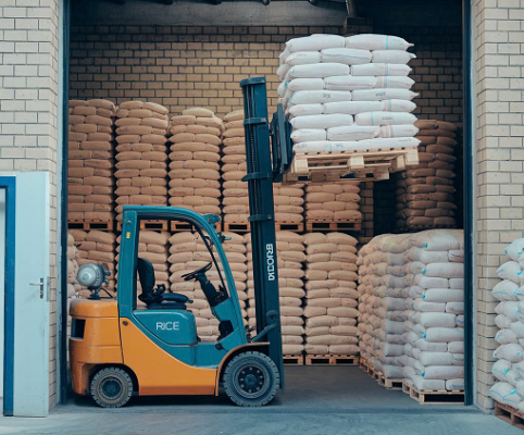 Mua Xe Nâng Điện ở Đồng Tháp 11 Xe Nâng Trong Kho Gạo